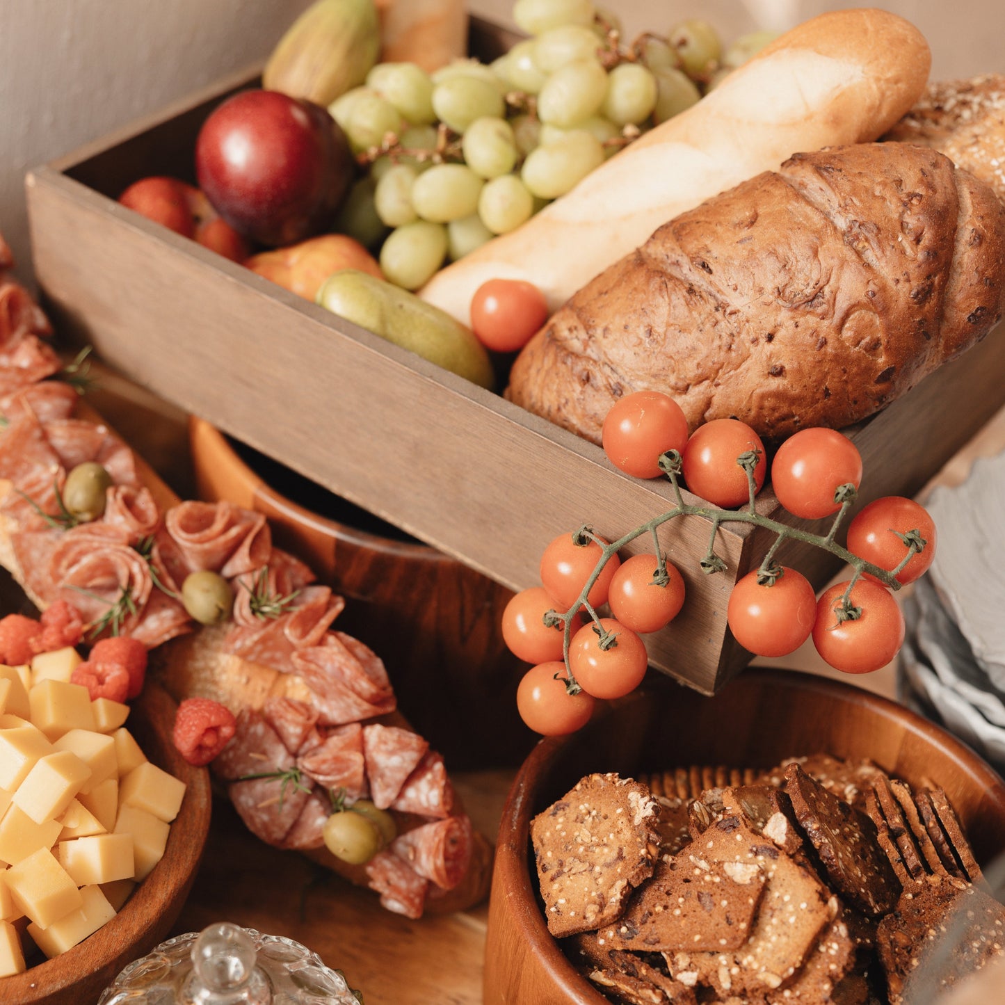 Mesa de quesos y carnes frías