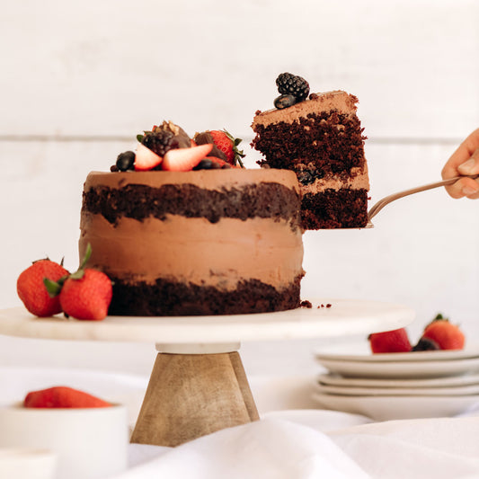 Pastel de chocolate y frutos rojos