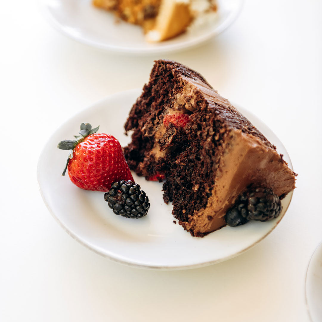 Pastel de chocolate y frutos rojos