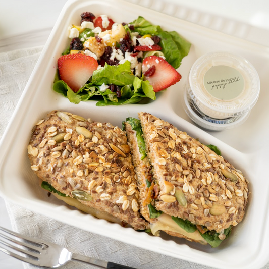 Combo 2 (1 panini + 1/2 ensalada + agua de la casa)