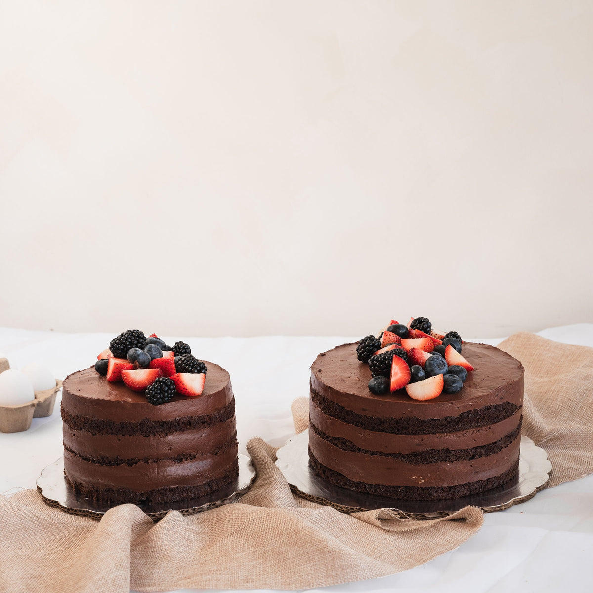 Pastel de chocolate y frutos rojos